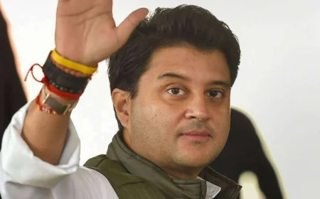 Jyotiraditya Scindia Meets Weightlifting Champion Mirabai Chanu Following Historic Commonwealth Triumph
