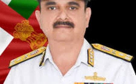 Vice Admiral Sanjay Vatsayan Takes Over as Head of Western Naval Command